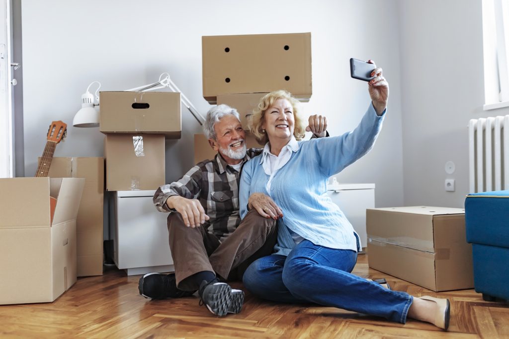 How Do Seniors Moving Services Support Downsizing and Organization?